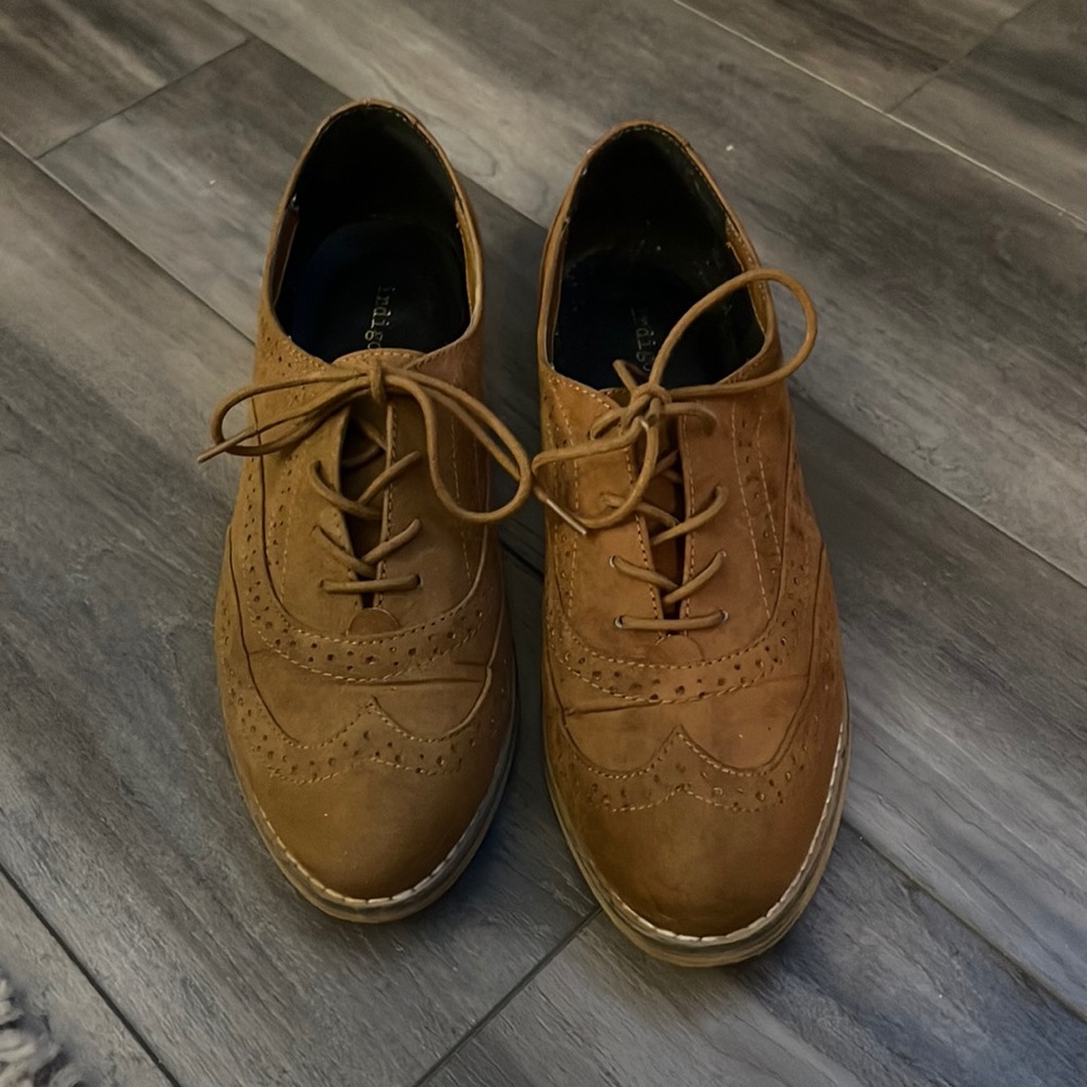 Camel Oxford shoe